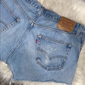 Vintage high waisted levi shorts.